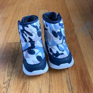 Kids Camouflage Winter Boots(HOBIBEAR)size 6 toddler